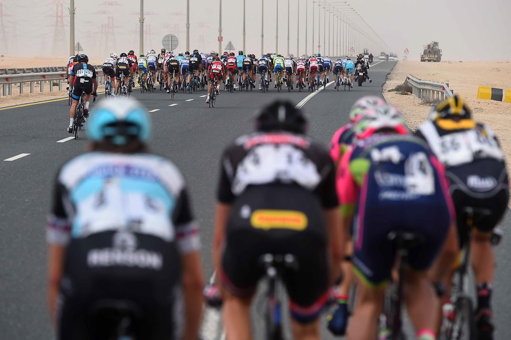 Etixx-QuickStep's pace in the crosswinds split the peloton early.