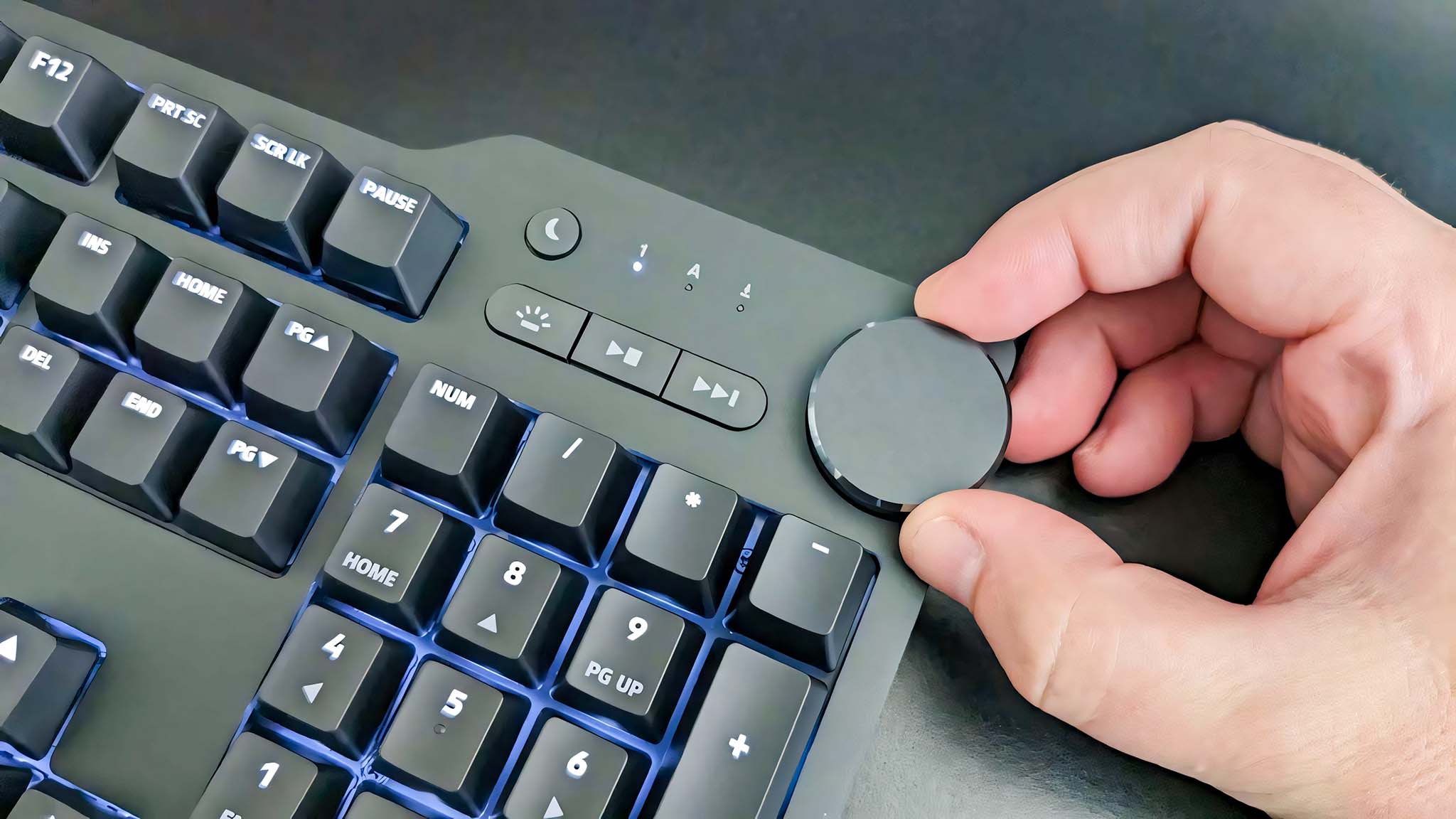 Das Keyboard 6 Professional media controls.