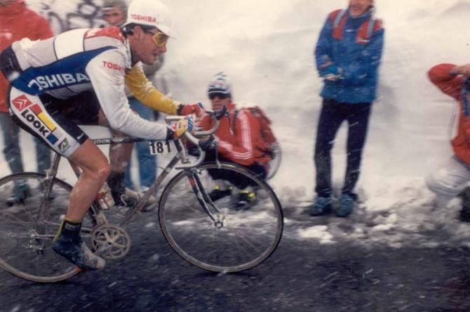 Jean-Fran&ccedil;ois Bernard climbs the Gavia