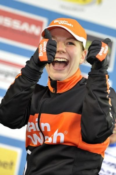Sanne van Paassen (Brainwash) celebrates on the podium.