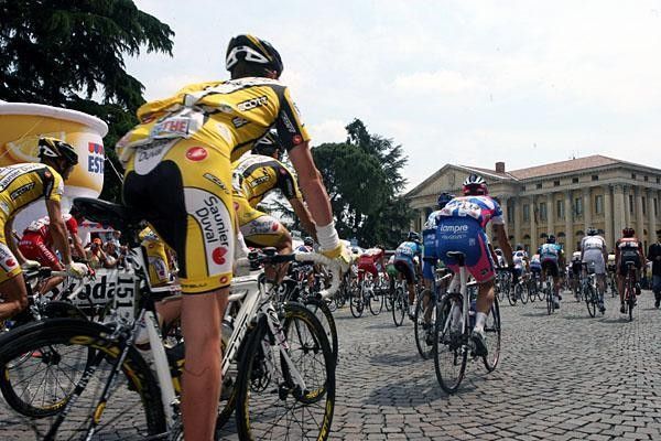 Riccardo Ricc&ograve; (Saunier Duval - Scott) at the back of the field for now...