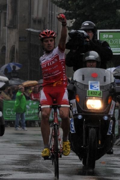 Mickael Buffaz rolls into St Leonard de Noblat solo.