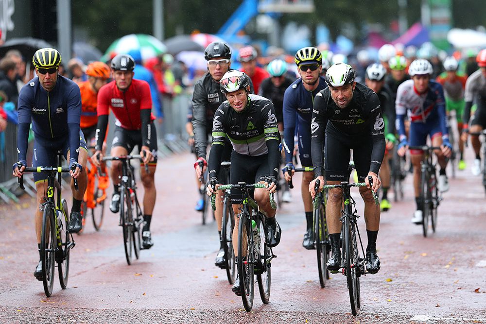 The bunch arrive at the end of the line at 2017 Tour of Britain