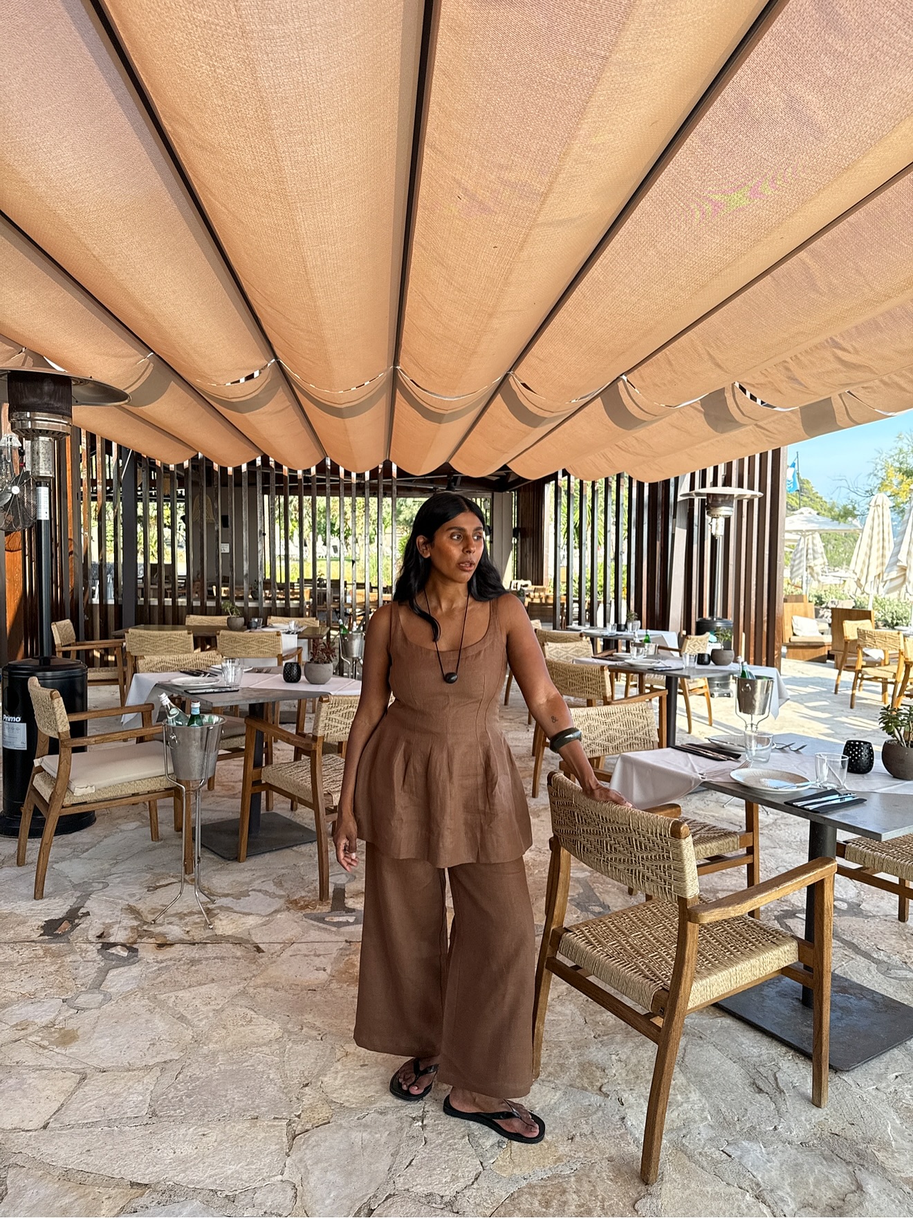 @Monikh Image of wearing waist, which is one of the key trends in summer 2025.