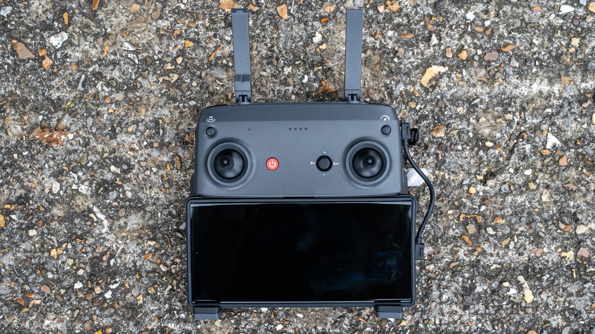 Holy Stone Sirius HS900 P2 controller with smartphone attached