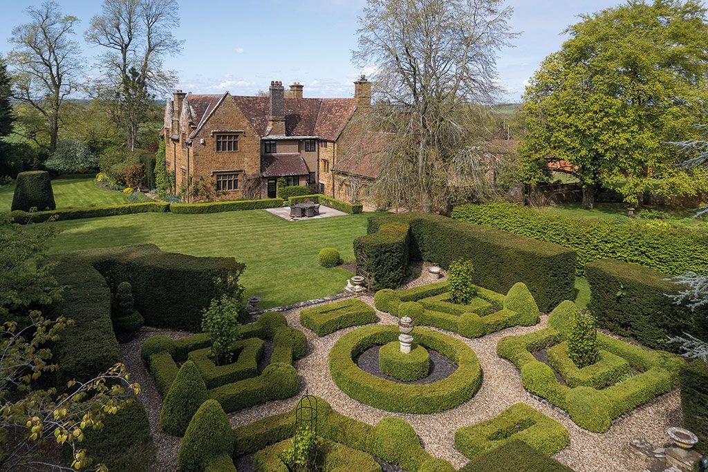 Properties for sale with tennis courts: Northend Manor, Little Dassett, Southam, Warwickshire