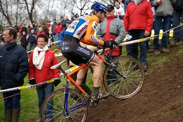 Erik Tonkin (Kona) powering up the technical section at Diegem.