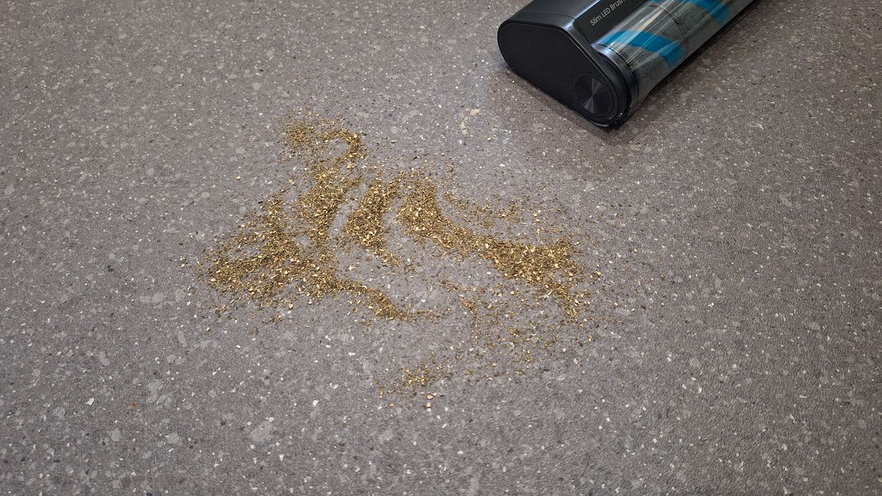 Before fine debris suction test on lino using Samsung Bespoke AI Jet Ultra