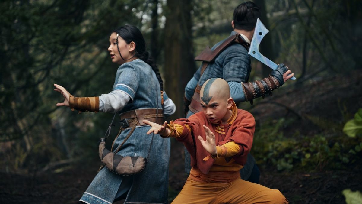 Avatar: The Last Airbender. (L to R) Kiawentiio as Katara, Gordon Cormier as Aang, Ian Ousley as Sokka in season 1 of Avatar: The Last Airbender. Cr. Robert Falconer/Netflix © 2023