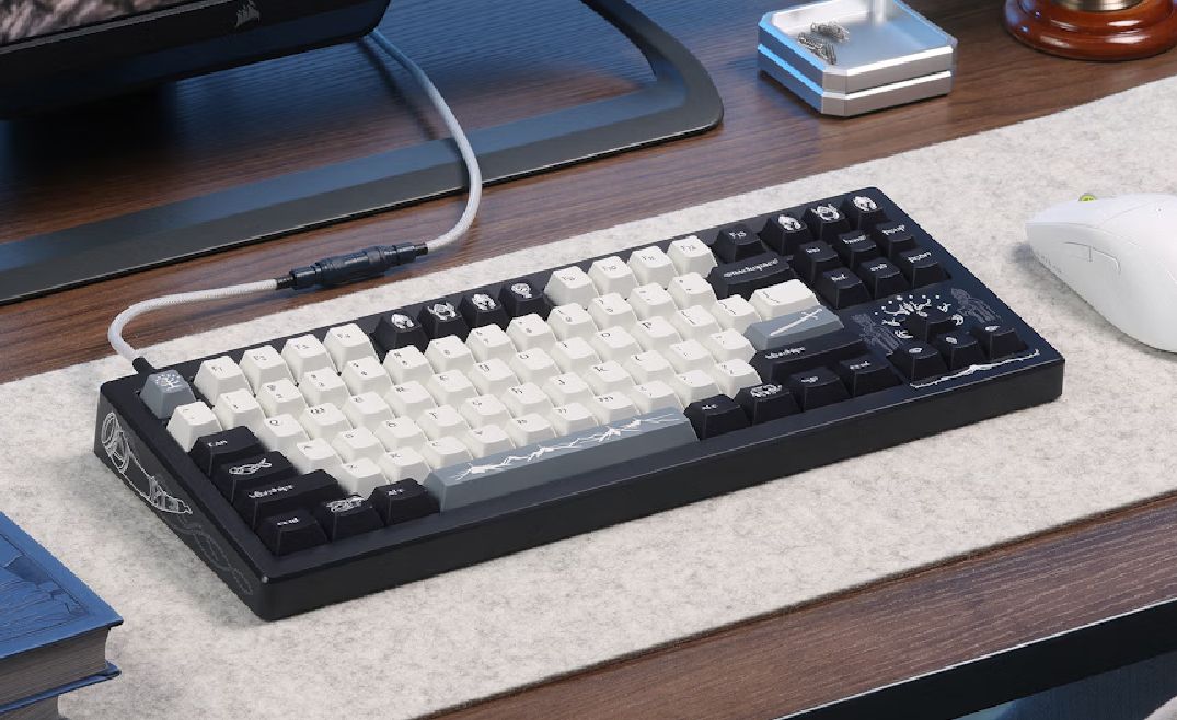 The Drop + Lord of the Rings Gondor CSTM80 keyboard sitting on a desk