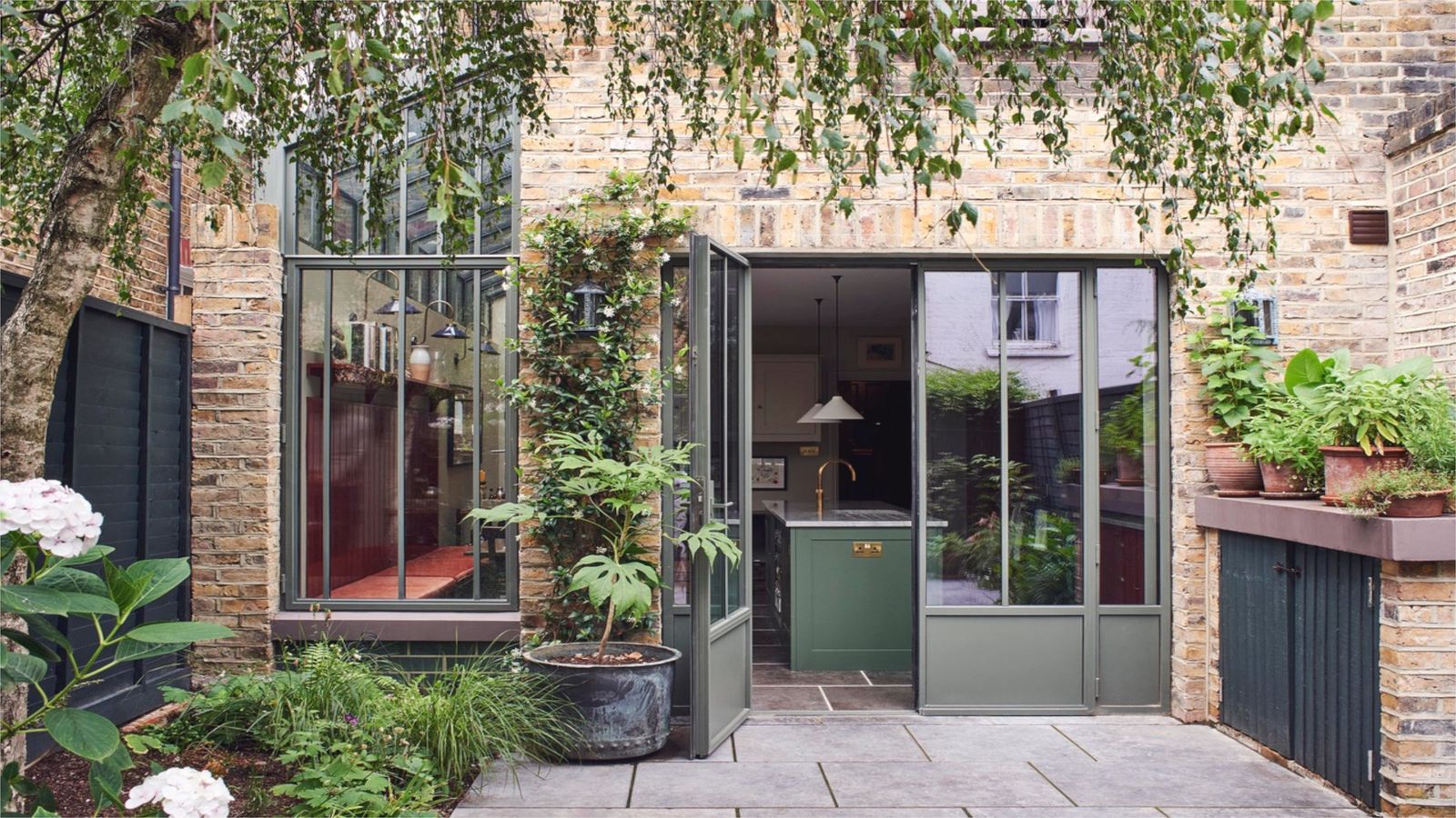 How to choose the best exterior paint for doors and windows Livingetc