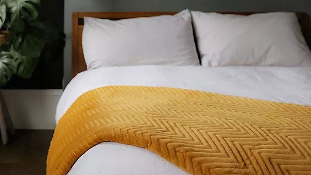 Lakeland's heated throw Black Friday deals are too good to miss Ideal