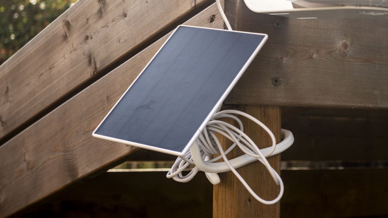 Netuve Birdfy camera's solar panel