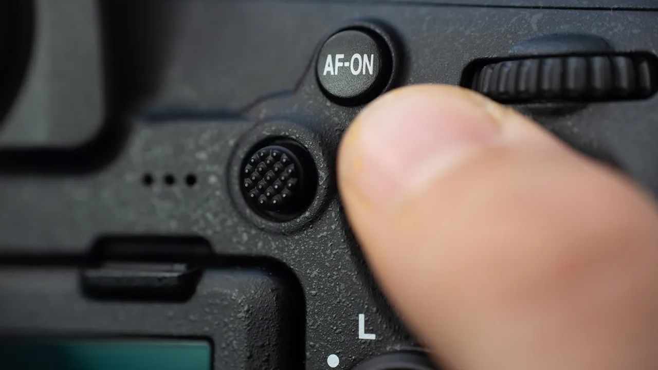 Close up on the button lay out on the Nikon D850