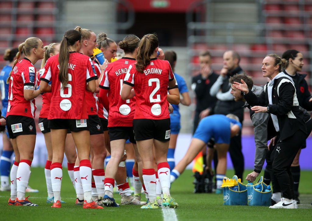 Remi Allen chatting to her Southampton players