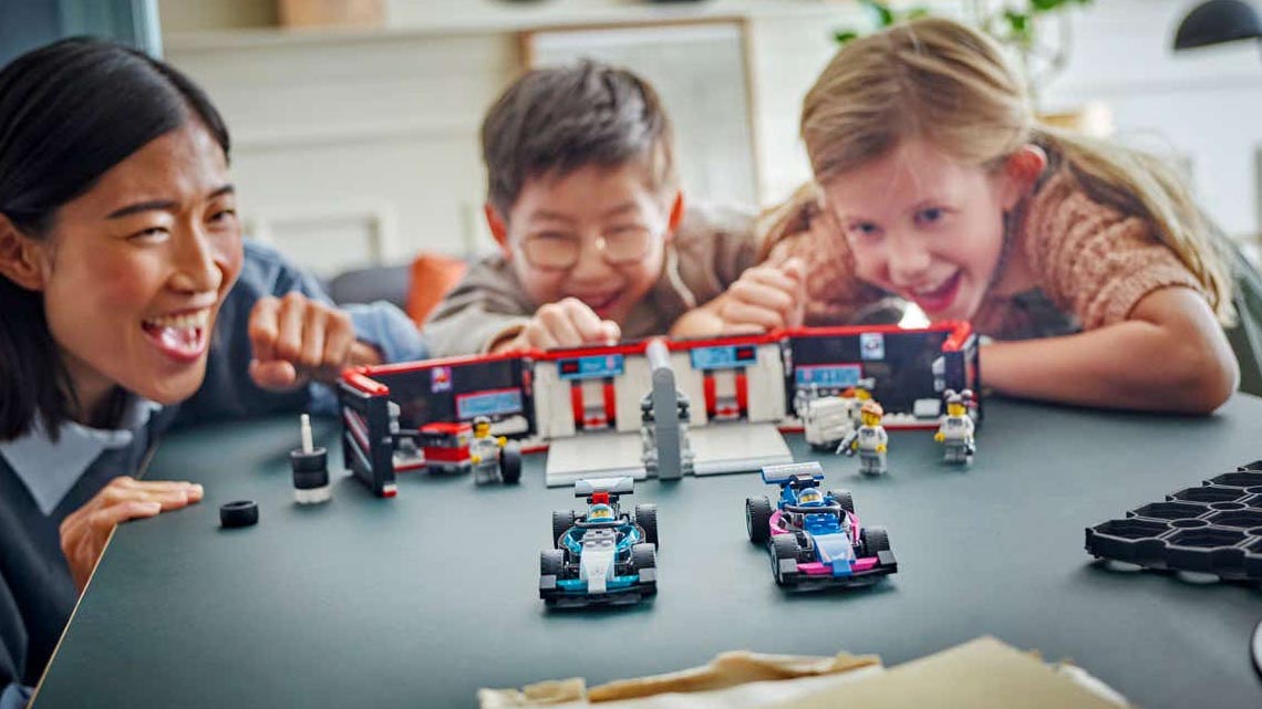 LEGO has an F1 kit for all 10 racing teams, and more!