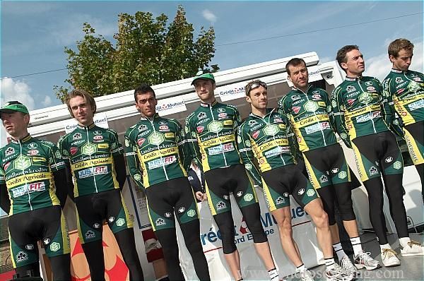 The Landbouwkrediet team introduced prior to the race.