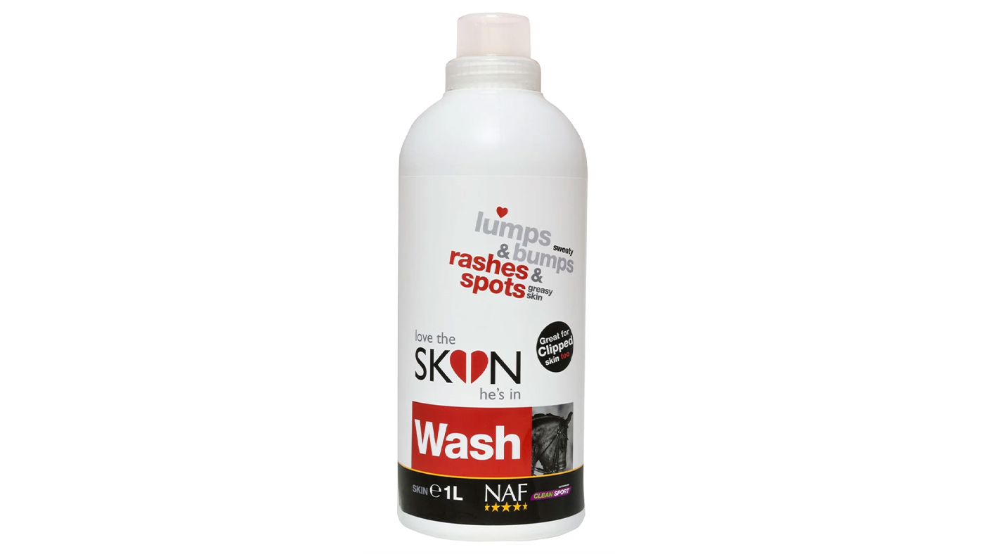 NAF Love The Skin Hes In sensitive shampoo