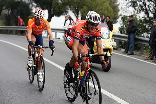 Mirko Allegrini (Panaria) attacking with Unai Etxebarria (Euskaltel)