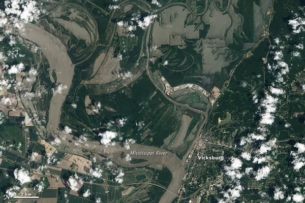 flooding-vicksburg-nat-110512-02