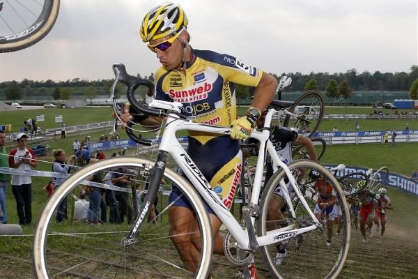 Sven Vanthourenhout tackles the stairs.