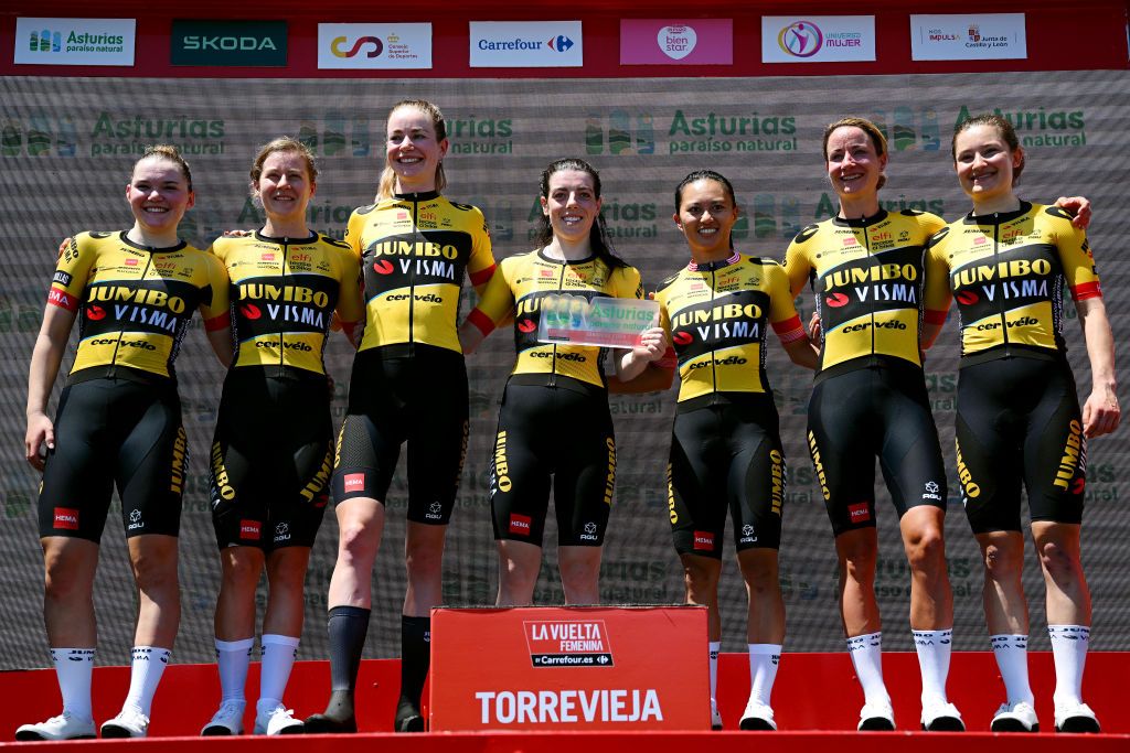 Jumbo Visma celebrate winning the La Vuelta Femenina TTT