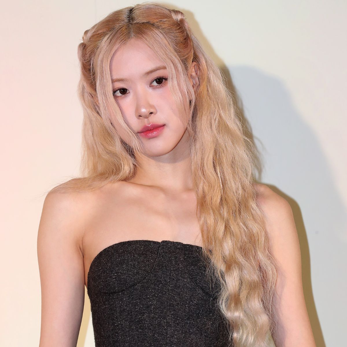 Rosé of BLACKPINK is seen at the RIMOWA &#039;Mint &amp; Papaya&#039; collection launch photocall 