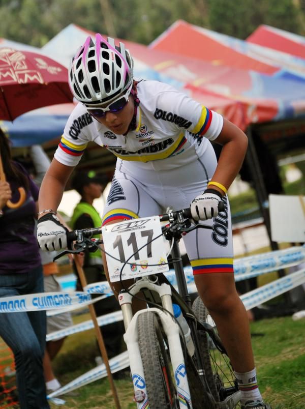 Yessica Legarda (Colombia) races toward second in the U23 women's race.