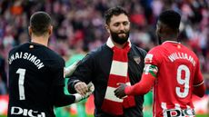 Jon Rahm greets Athletic Club players Unai Simon and Iñaki Williams on the pitch at San Mames