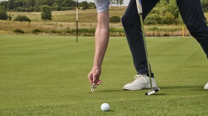 Repairing a pitch mark on the green