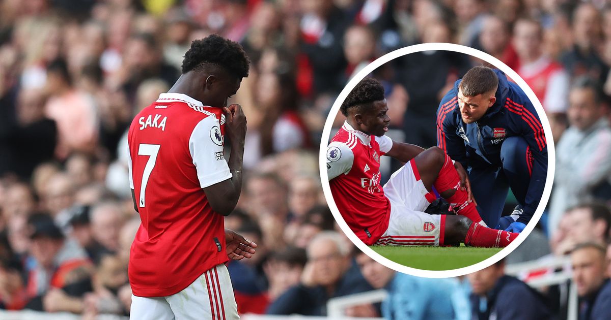 Arsenal star Bukayo Saka leaves the pitch following an injury during the Premier League match between Arsenal FC and Nottingham Forest at Emirates Stadium on October 30, 2022 in London, England.