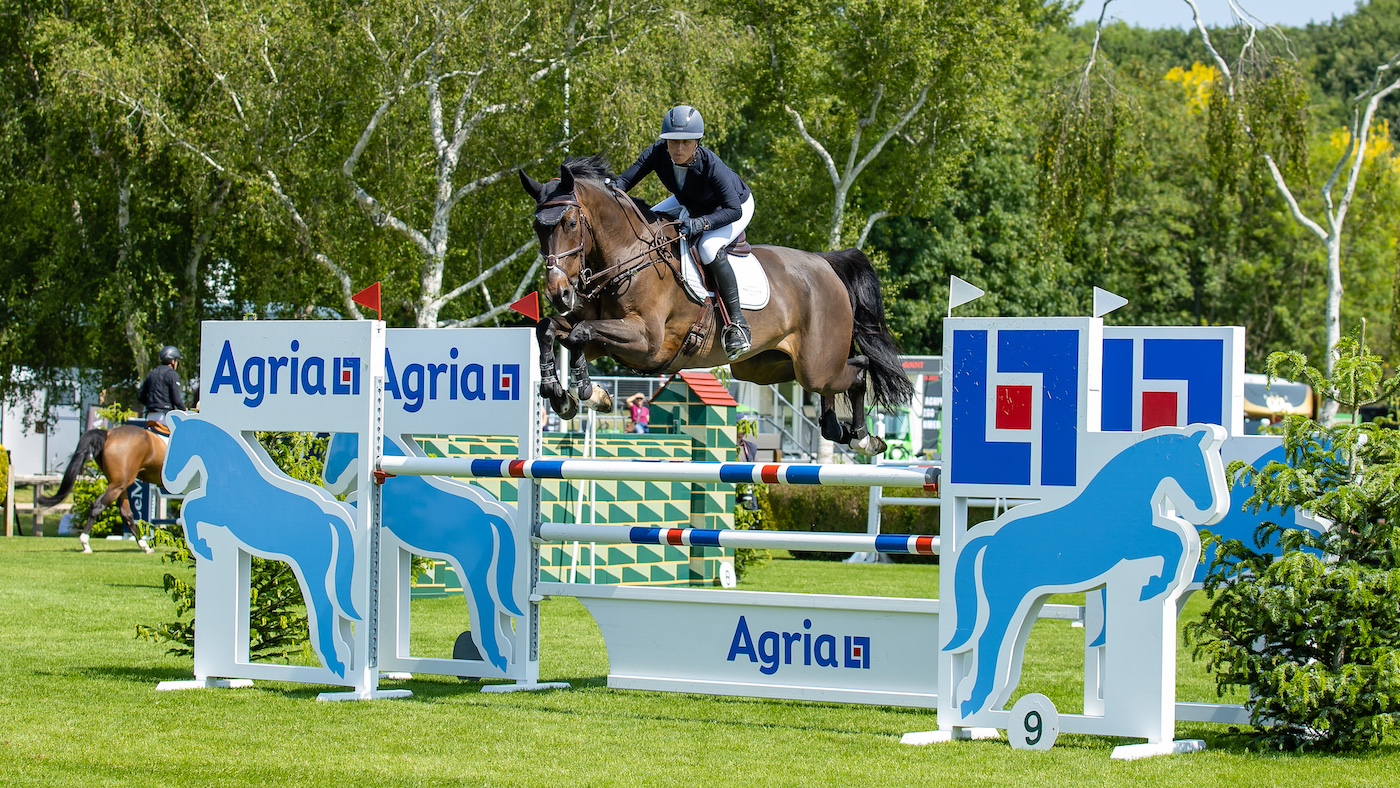 Winner_Holly-Smith-GBR_Nike-van-het-Singraven_The-Hickstead-Annual-Grade-C-Championship-in-memory-of-Sarah-Davidson_20250619-5.jpg