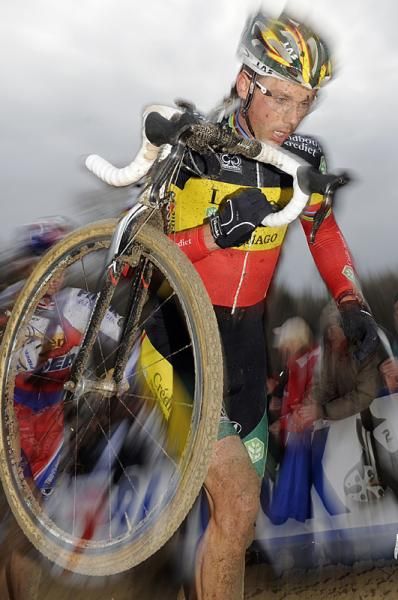 Sven Nys (Landbouwkrediet-Colnago) on the run in Koksijde