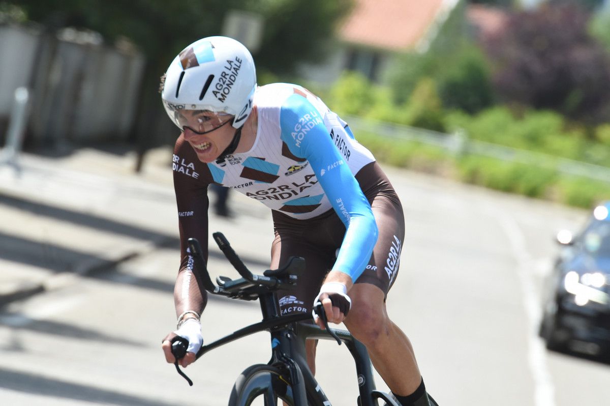 Romain Bardet (AG2R-La Mondiale) cornering