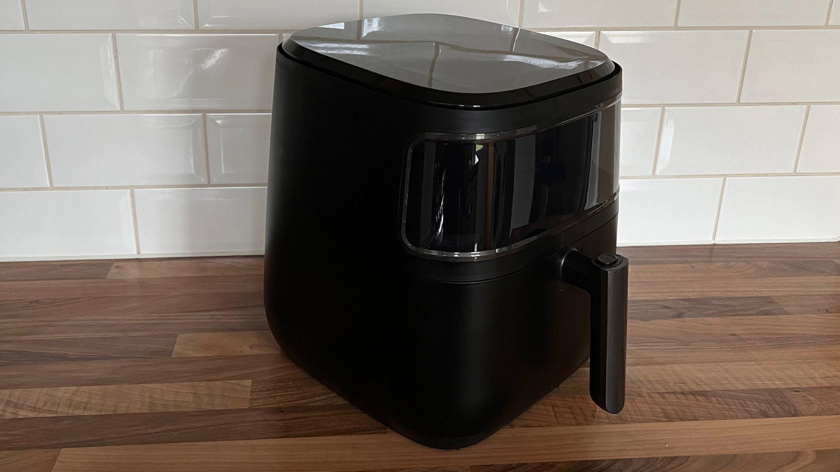 The side view of the Dreo 6-Quart Air Fryer