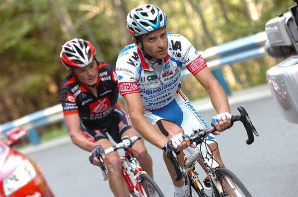 Michele Scarponi (Diquigiovanni - Androni) and Vasili Kiryenka (Caisse d'Epargne) dropped their three breakaway companions on the Hochkrimml climb.