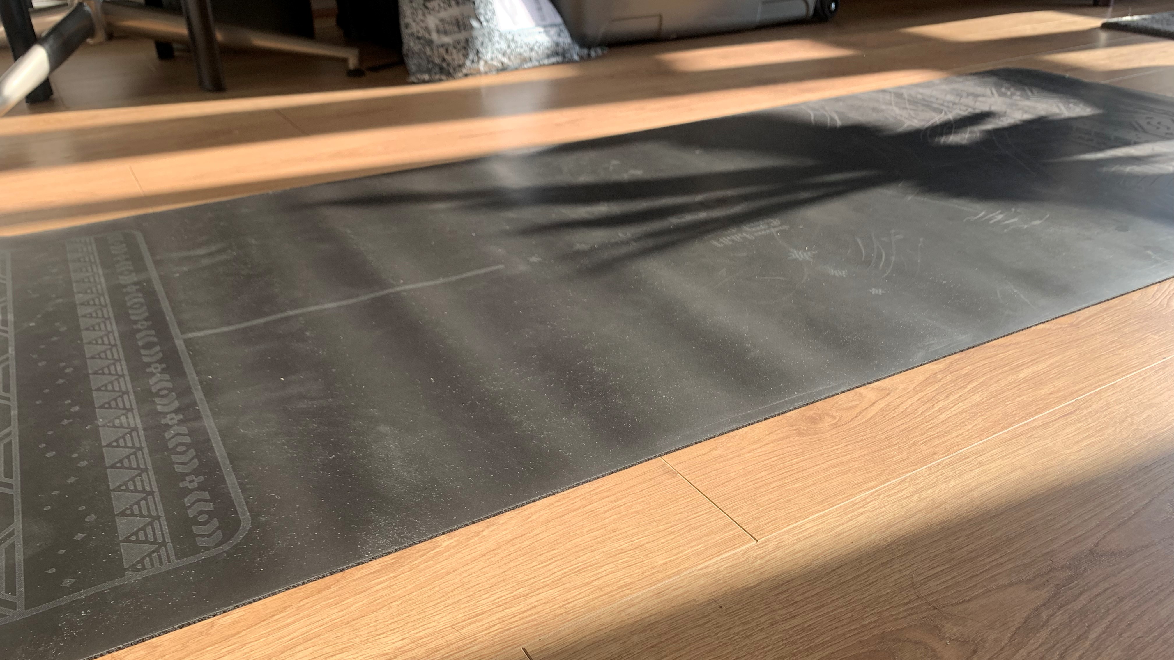 Yogi Bare Paws Natural Rubber Extreme Grip Yogamatte ausgerollt bereit zum Testen