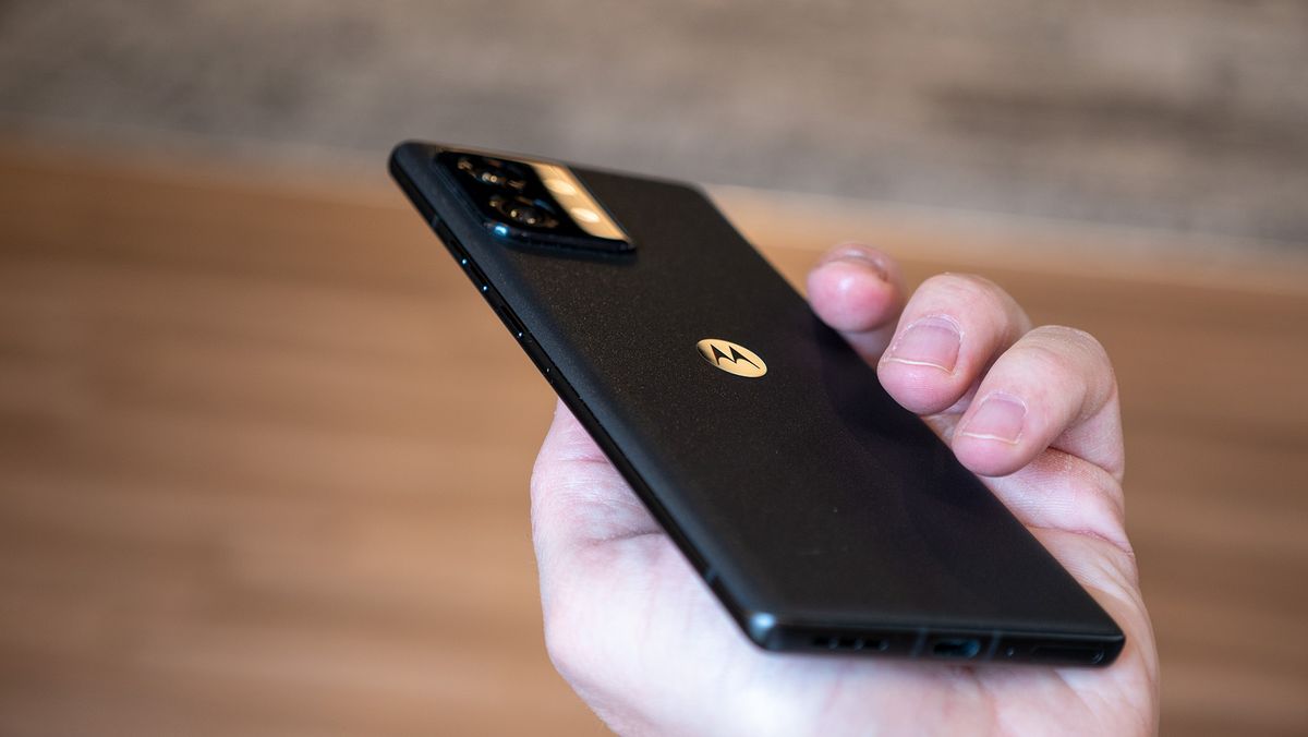 Hands-on with the Motorola Edge+ (2023) new frosted glass back