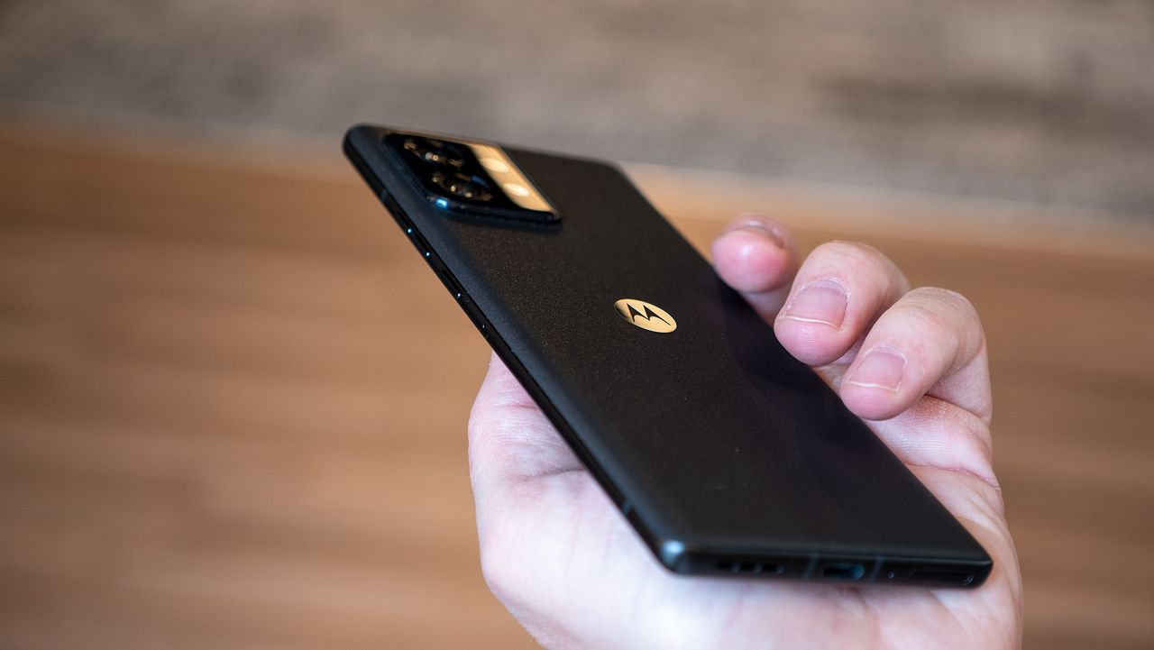 Hands-on with the Motorola Edge+ (2023) new frosted glass back