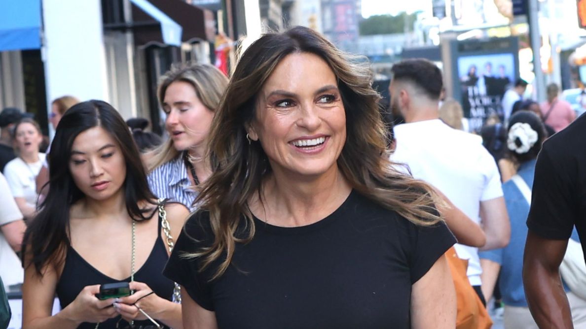 Mariska Hargitay wearing blue jeans and black ballet pumps in New York