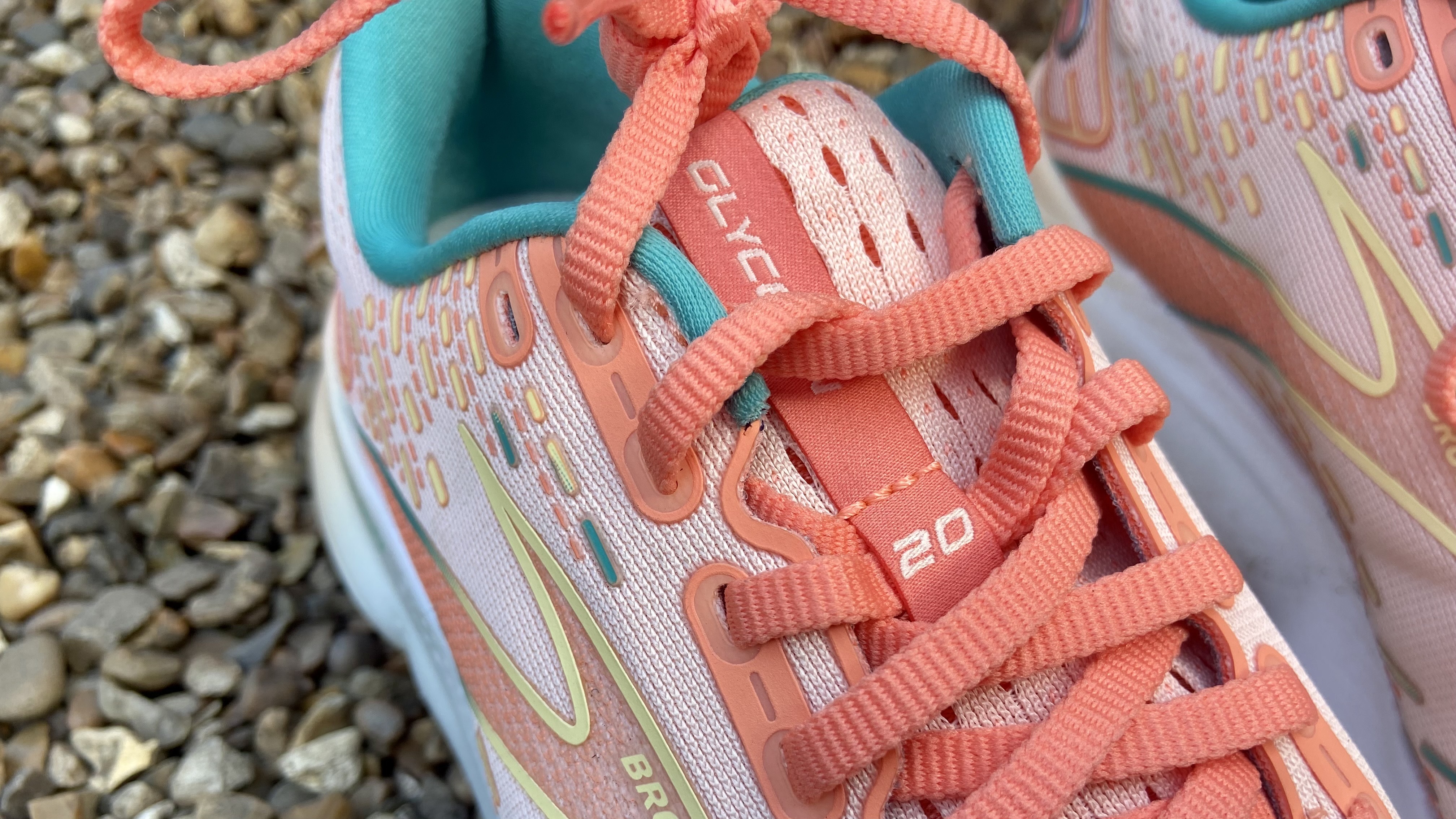a photo of the upper on the Brooks Glycerin 20