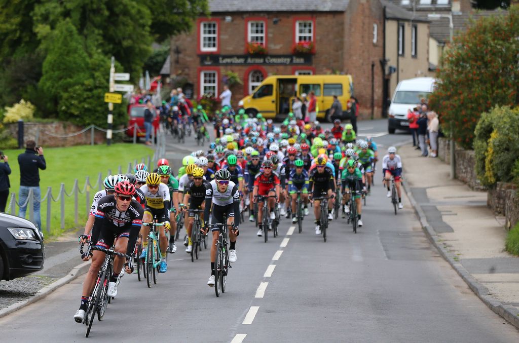 The peloton before the rain started to fall