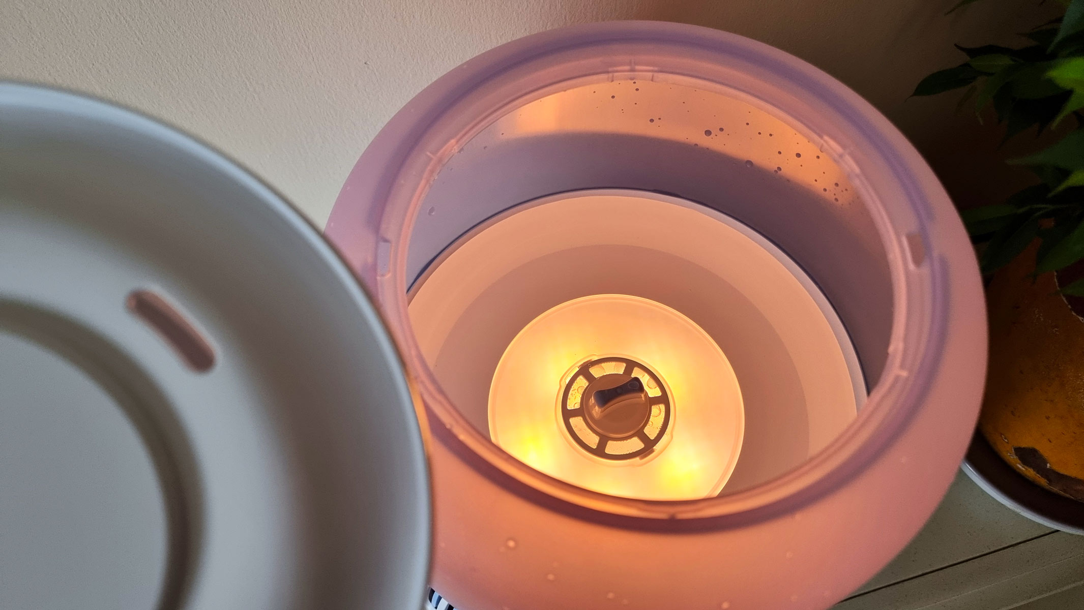 a close-up picture of the light lamps below the water tank in the Levoit Sprout Evaporative Humidifier