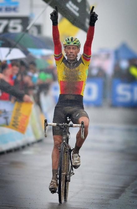 Belgian champion Sven Nys celebrates victory in the third World Cup round, contested at Koksijde, Belgium on November 24, 2012