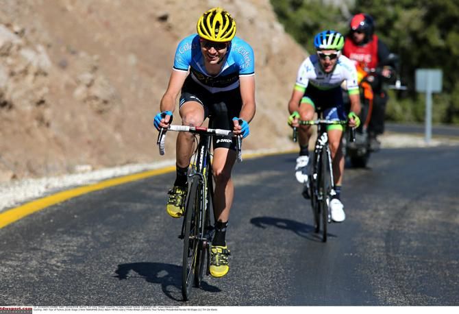 Rein Taaramae (Cofidis, Solutions Credits) rides away from Adam Yates (Orica-GreenEdge) in the final few hundred meters of the Stage 3 climb