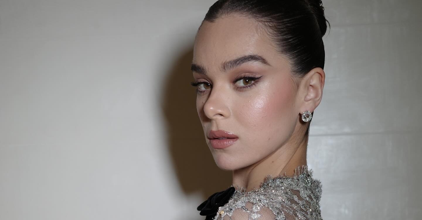 Hailee Steinfeld’s Go-To Merchandise for Delicate, Elegant Glam