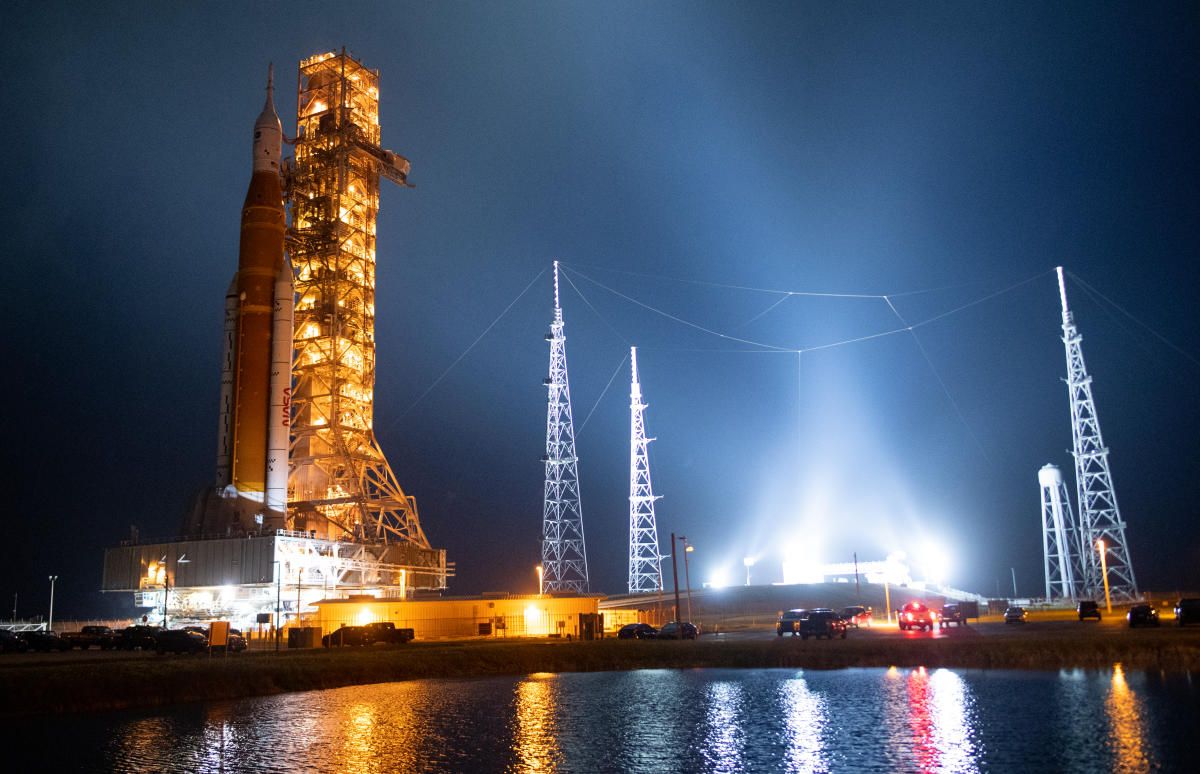 artemis 1 rollout nov. 4, 2022