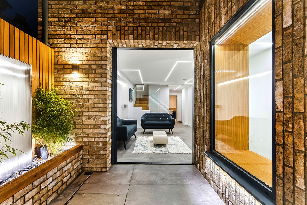 courtyard garden with view of dining room