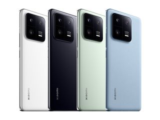 The backs of multiple Xiaomi 13 Pro's.