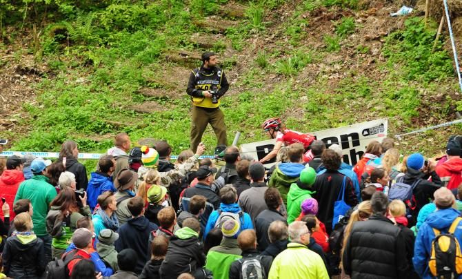 Lea Davison (Specialized) being cheered by the massive crowd